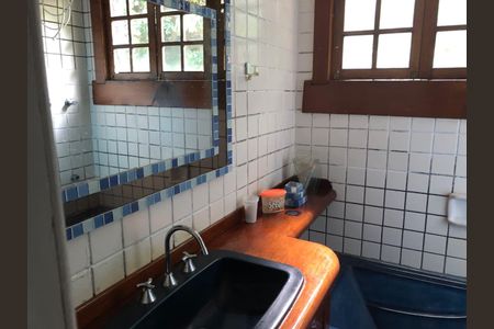 Casa de condomínio para alugar com 150m², 3 quartos e 4 vagasBanheiro