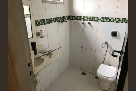 Casa de condomínio para alugar com 150m², 3 quartos e 4 vagasBanheiro