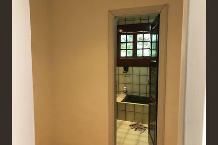 Casa de condomínio para alugar com 150m², 3 quartos e 4 vagasBanheiro