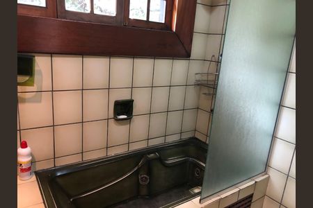 Casa de condomínio para alugar com 150m², 3 quartos e 4 vagasBanheiro