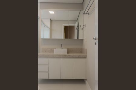 Apartamento para alugar com 137m², 3 quartos e 3 vagasBanheiro da Suíte 1