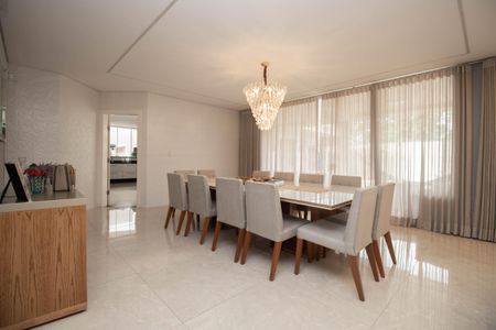 Casa de condomínio para alugar com 629m², 5 quartos e 6 vagasSala 1