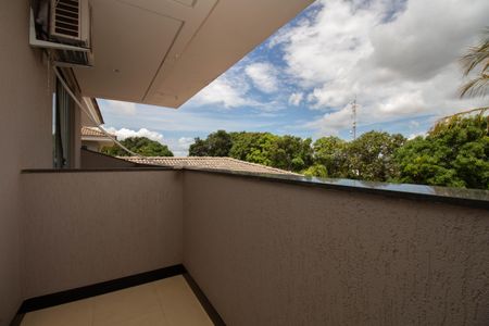 Casa de condomínio para alugar com 629m², 5 quartos e 6 vagasSacada 1