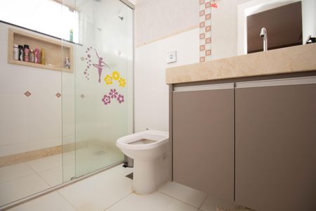 Casa de condomínio para alugar com 629m², 5 quartos e 6 vagasBanheiro da Suíte 2