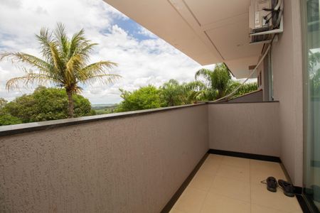 Casa de condomínio para alugar com 629m², 5 quartos e 6 vagasSacada 3