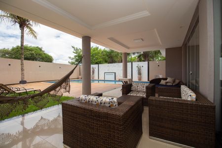 Casa de condomínio para alugar com 629m², 5 quartos e 6 vagasVaranda