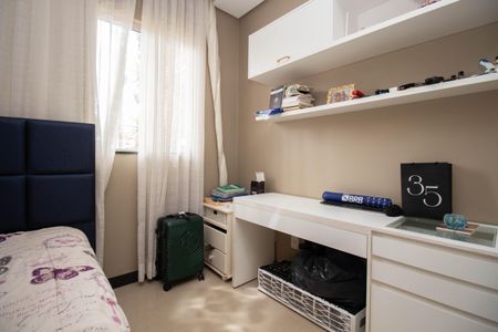 Casa de condomínio para alugar com 629m², 5 quartos e 6 vagasQuarto