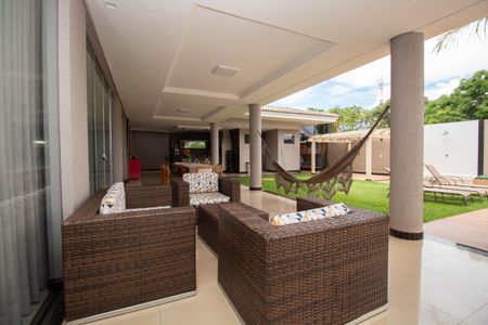 Casa de condomínio para alugar com 629m², 5 quartos e 6 vagasVaranda