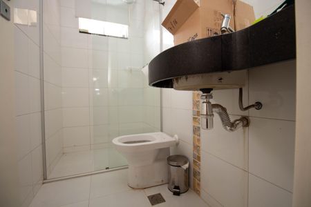 Casa de condomínio para alugar com 629m², 5 quartos e 6 vagasBanheiro de Serviço