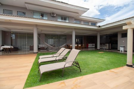 Casa de condomínio para alugar com 629m², 5 quartos e 6 vagasQuintal