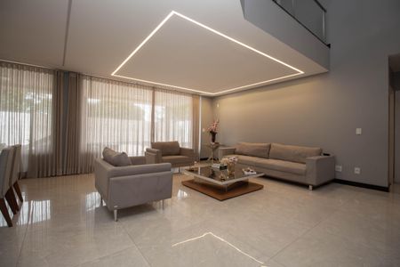 Casa de condomínio para alugar com 629m², 5 quartos e 6 vagasSala 1