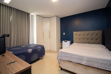 Casa de condomínio para alugar com 629m², 5 quartos e 6 vagasSuíte 1