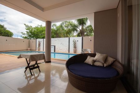 Casa de condomínio para alugar com 629m², 5 quartos e 6 vagasVaranda