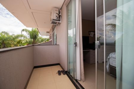 Casa de condomínio para alugar com 629m², 5 quartos e 6 vagasSacada 3
