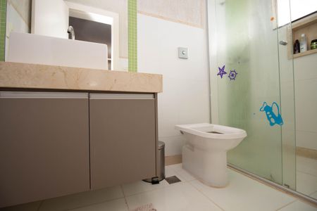 Casa de condomínio para alugar com 629m², 5 quartos e 6 vagasBanheiro da Suíte 2