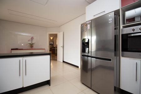 Casa de condomínio para alugar com 629m², 5 quartos e 6 vagasCozinha