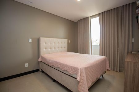 Casa de condomínio para alugar com 629m², 5 quartos e 6 vagasSuíte 2