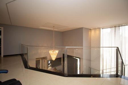 Casa de condomínio para alugar com 629m², 5 quartos e 6 vagasCorredor