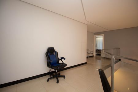 Casa de condomínio para alugar com 629m², 5 quartos e 6 vagasCorredor