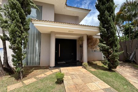 Casa de condomínio para alugar com 629m², 5 quartos e 6 vagasFachada