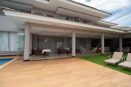 Casa de condomínio para alugar com 629m², 5 quartos e 6 vagasQuintal