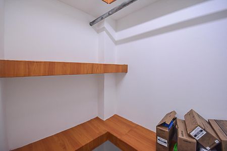 Studio para alugar com 35m², 1 quarto e sem vaga Studio para alugar com 35m², 1 quarto e sem vagaCloset do quarto