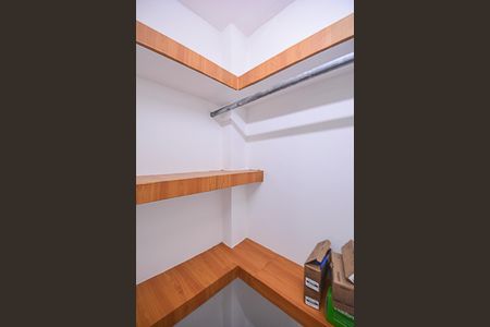 Studio para alugar com 35m², 1 quarto e sem vaga Studio para alugar com 35m², 1 quarto e sem vagaCloset do quarto