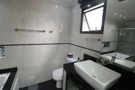 Apartamento para alugar com 160m², 3 quartos e 2 vagasBanheiro da Suíte