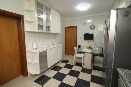 Apartamento para alugar com 160m², 3 quartos e 2 vagasCozinha