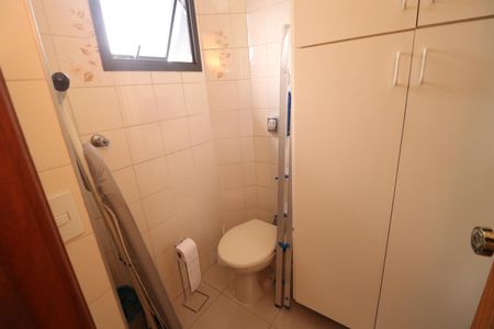 Apartamento para alugar com 160m², 3 quartos e 2 vagasBanheiro de serviço