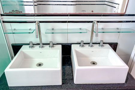 Apartamento para alugar com 70m², 2 quartos e 1 vagaBanheiro - torneira