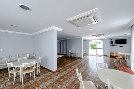 Apartamento para alugar com 70m², 2 quartos e 1 vagaÁrea comum - Salão de festas