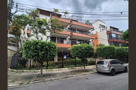 Apartamento à venda com 83m², 3 quartos e 1 vaga Apartamento à venda com 83m², 3 quartos e 1 vagaFachada