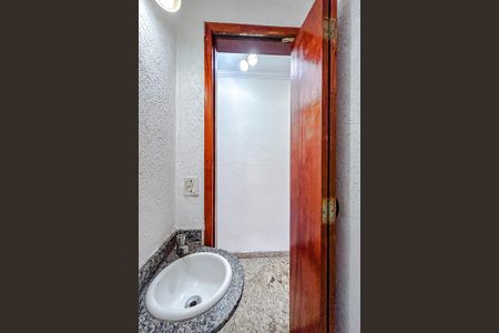 Casa de condomínio à venda com 198m², 3 quartos e 4 vagasBanheiro