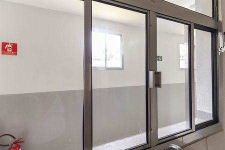 Vista Sala - Cozinha de apartamento para alugar com 2 quartos, 41m² em Vila Santana, São Paulo
