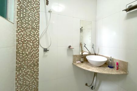 Casa à venda com 270m², 2 quartos e 2 vagasBanheiro