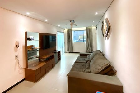 Casa à venda com 270m², 2 quartos e 2 vagasSala