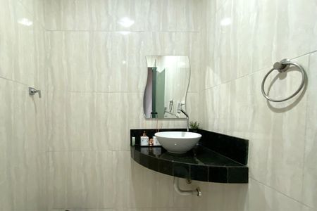 Casa à venda com 270m², 2 quartos e 2 vagasBanheiro 2