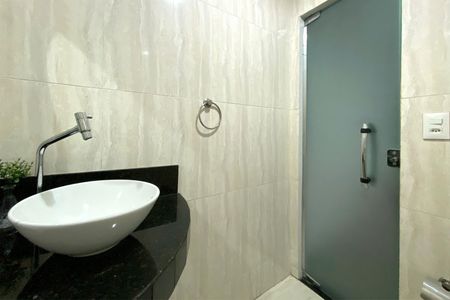 Casa à venda com 270m², 2 quartos e 2 vagasBanheiro 2