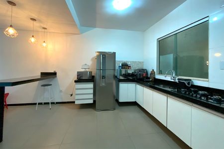 Casa à venda com 270m², 2 quartos e 2 vagasCozinha