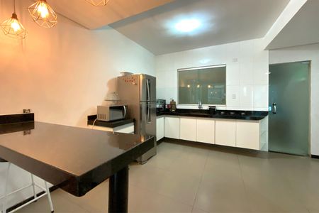 Casa à venda com 270m², 2 quartos e 2 vagasCozinha