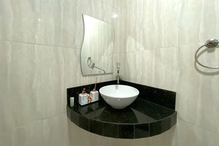 Casa à venda com 270m², 2 quartos e 2 vagasBanheiro 2