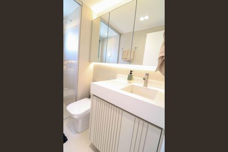 Apartamento à venda com 77m², 2 quartos e 1 vaga Apartamento à venda com 77m², 2 quartos e 1 vagaBanheiro da Suíte 1