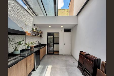 Casa à venda com 90m², 2 quartos e 1 vagaQuintal