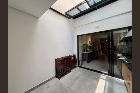 Casa à venda com 90m², 2 quartos e 1 vagaQuintal