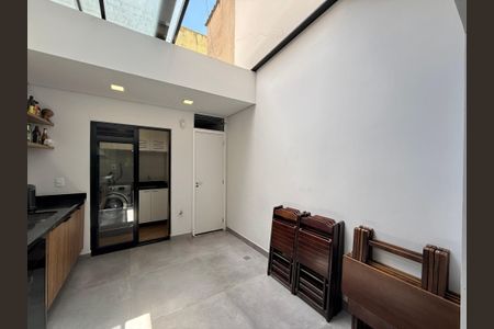 Casa à venda com 90m², 2 quartos e 1 vagaQuintal