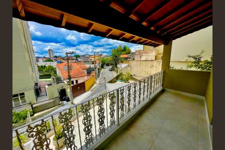 Casa à venda com 319m², 3 quartos e 2 vagasSacada quarto 1