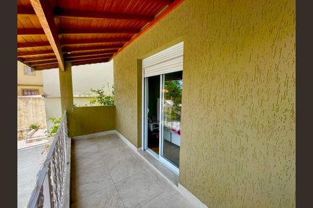 Casa à venda com 319m², 3 quartos e 2 vagasSacada quarto 1