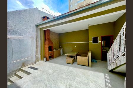 Casa à venda com 319m², 3 quartos e 2 vagasQuintal