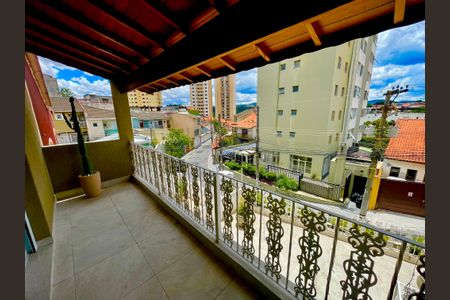 Casa à venda com 319m², 3 quartos e 2 vagasSacada quarto 1